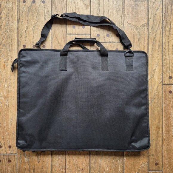 Art portfolio bag, 20" x 26" x 4" with adjustable shoulder strap, black - Picture 2 of 7